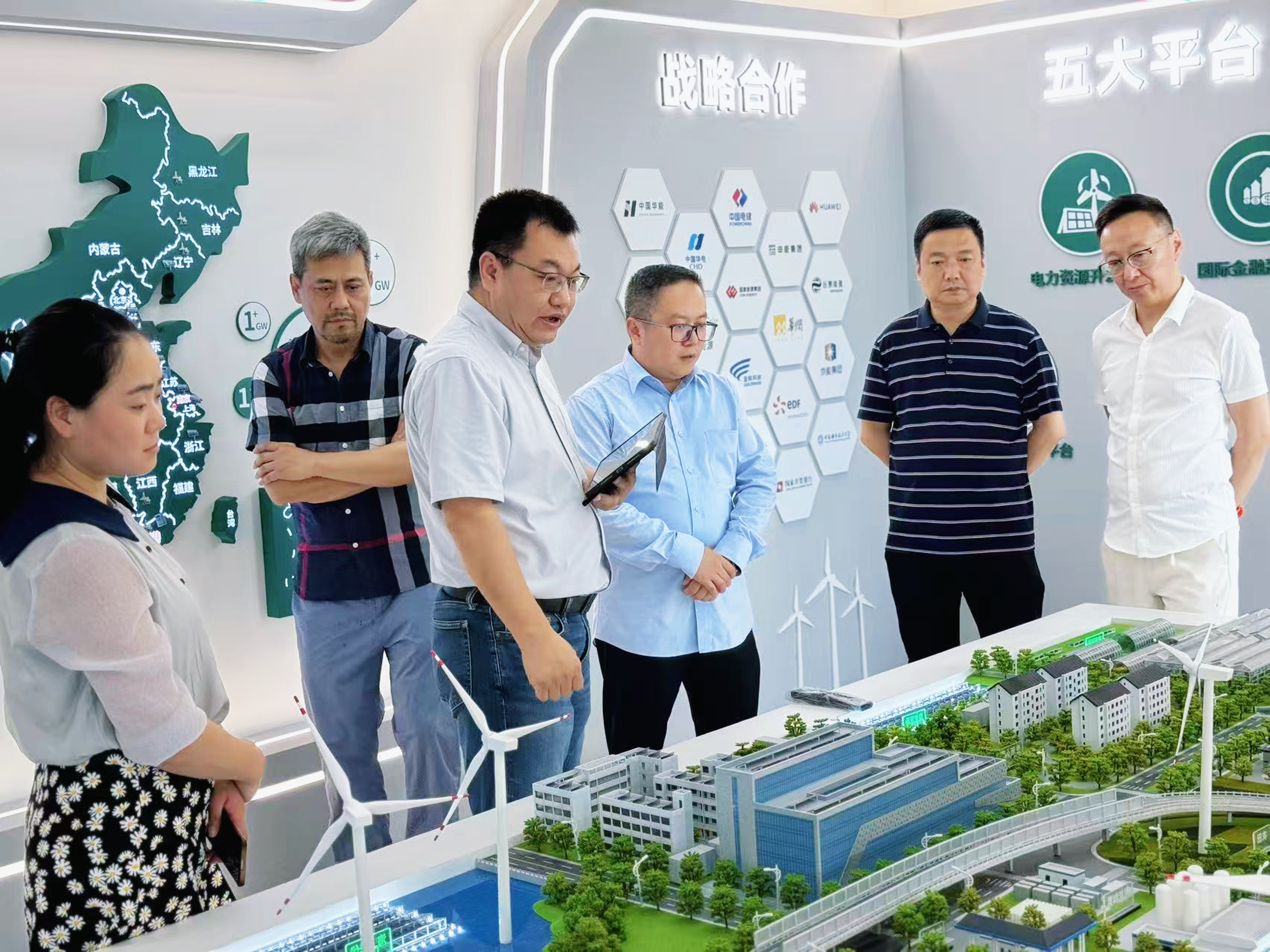 丰都县“油茶+光伏”项目： 点亮绿色能源新蹊径，共绘村落振兴新画卷